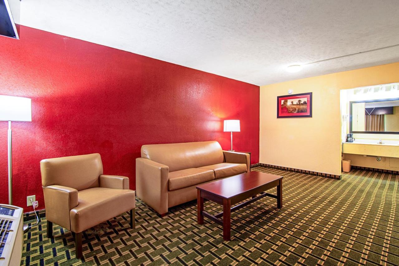 Red Roof Inn & Suites Greenwood, Sc Exterior photo