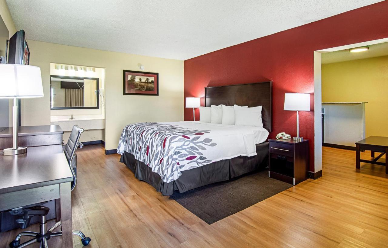 Red Roof Inn & Suites Greenwood, Sc Exterior photo