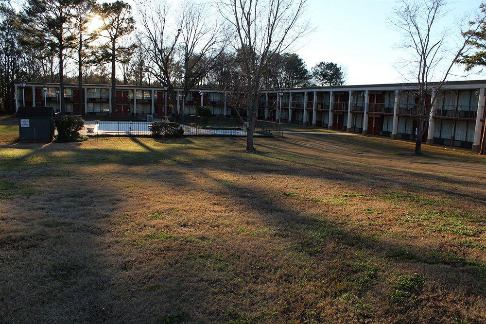 Red Roof Inn & Suites Greenwood, Sc Exterior photo