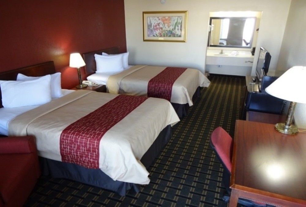 Red Roof Inn & Suites Greenwood, Sc Exterior photo